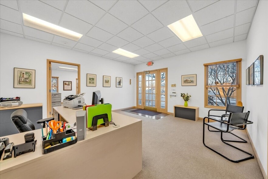 More Photos Of 907 W 14 Mile Rd, Clawson Office For Sale