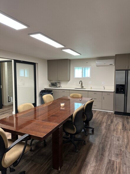 More Photos Of 2144 Kauhana St, Honolulu Storefront Retail Office For Lease