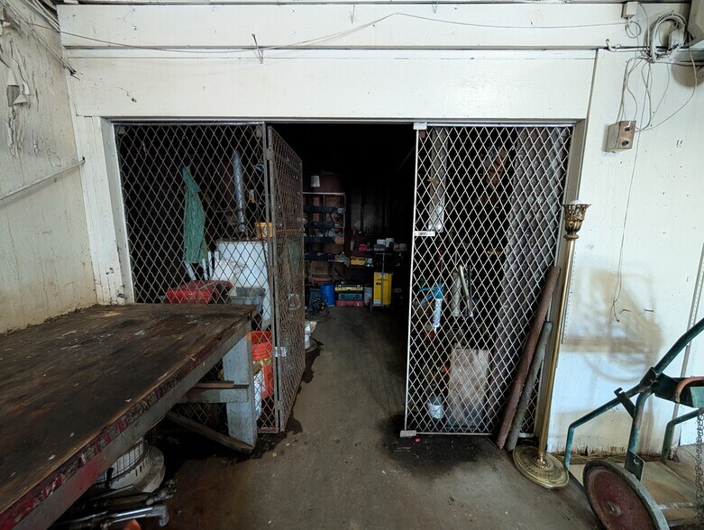 More Photos Of 707 Jewell Rd, Wilmore Warehouse For Sale