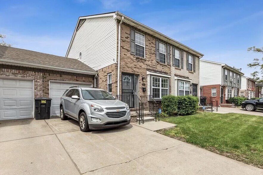 More Photos Of 15401 Meyers Rd, Detroit Multifamily For Sale