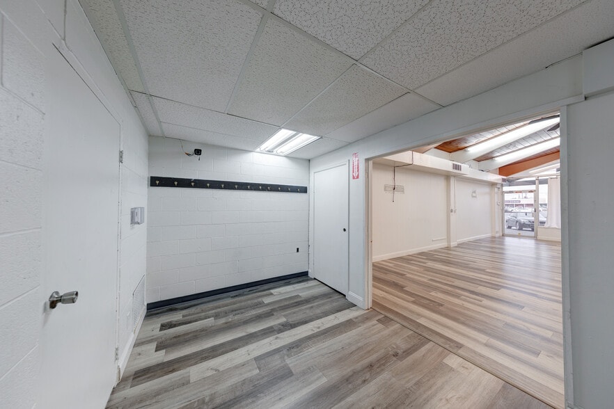 More Photos Of 5218-5230 Keystone Ct, Indianapolis Unknown For Lease