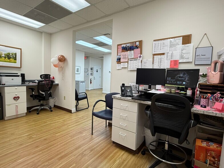 More Photos Of 14 Farmfield Ave, Charleston Medical For Sale