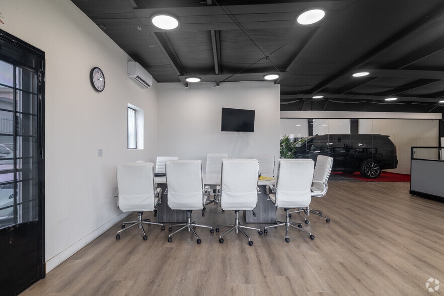 More Photos Of 4567 W El Segundo Blvd, Hawthorne Freestanding For Sale