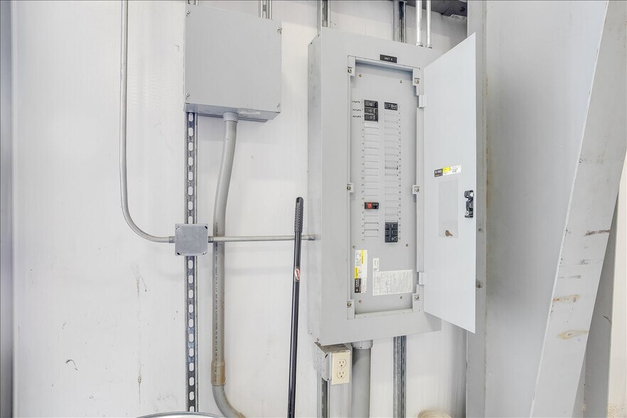 More Photos Of 18855 Microtronics, Sonora Industrial For Sale