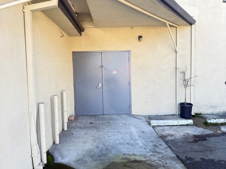 More Photos Of 2051-2053 Winchester Blvd, Campbell Storefront Retail Residential For Lease