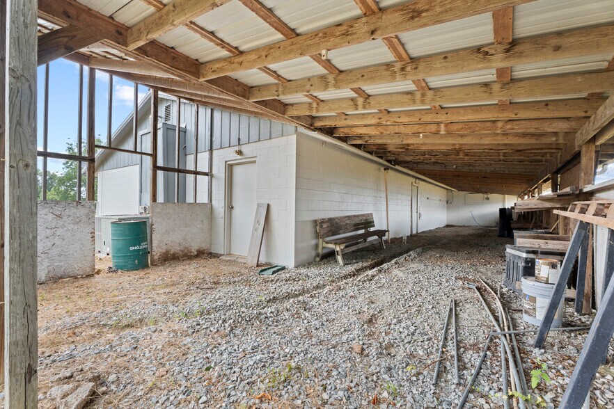 More Photos Of 26601 S 655 Rd, Grove Freestanding For Sale