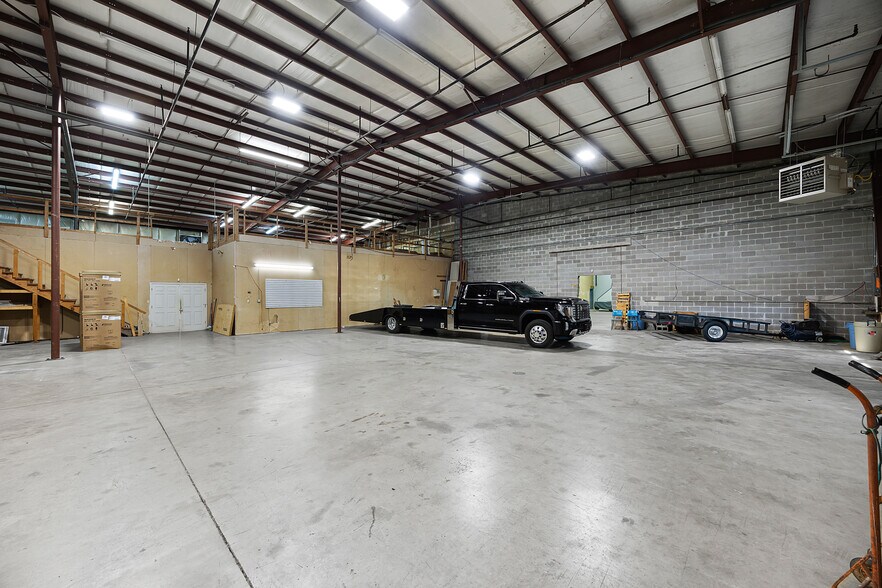 More Photos Of 2058 Hollywood Dr, Jackson Freestanding For Sale