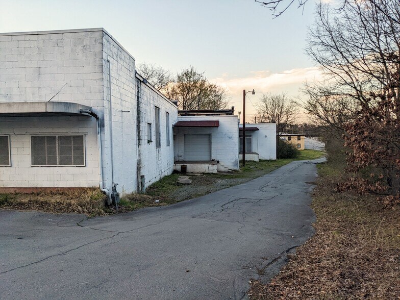 More Photos Of 2706 W 11th St, Little Rock Light Manufacturing For Sale