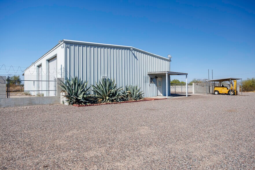 Primary Photo Of 15051 N Business 79 Hwy, Florence Service For Sale