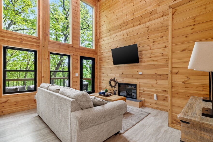 More Photos Of 22468 State Highway 112, Cassville Specialty For Sale
