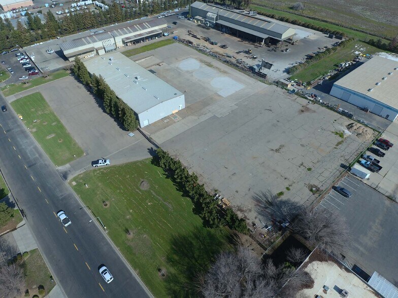 More Photos Of 2901 Falcon Dr, Madera Warehouse For Lease