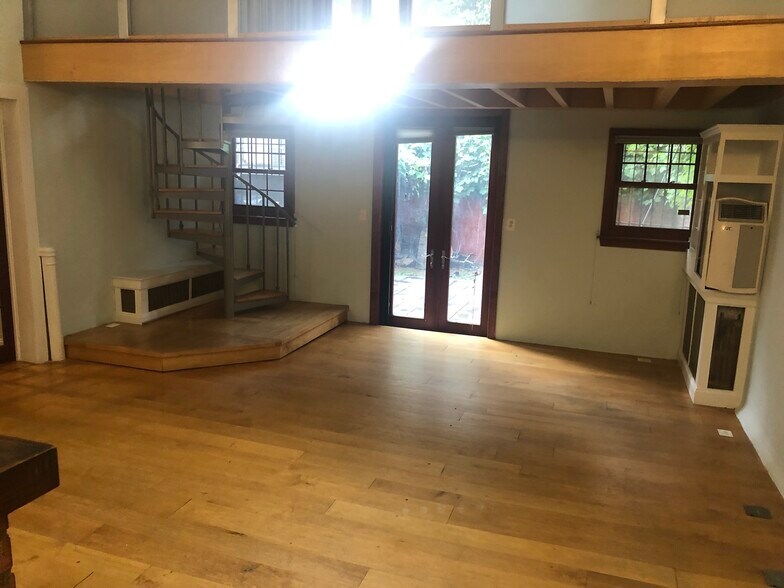 More Photos Of 1 Saint Mathews Ct NW, Washington Flex For Lease