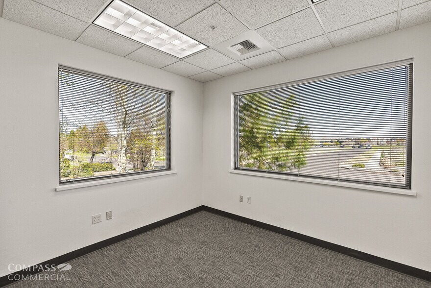 More Photos Of 123 SW Columbia St, Bend Office For Sale