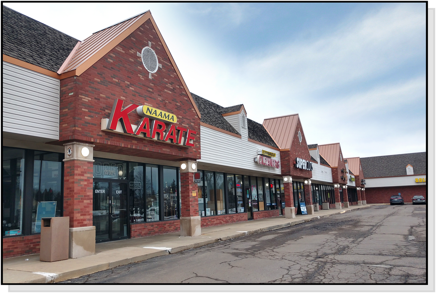 Primary Photo Of 15311-15361 17 Mile Rd, Clinton Township Storefront For Lease