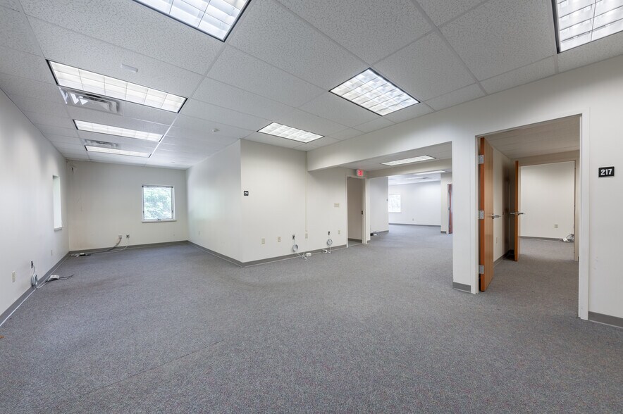 More Photos Of 11 Chenoweth Dr, Bridgeport Office For Lease