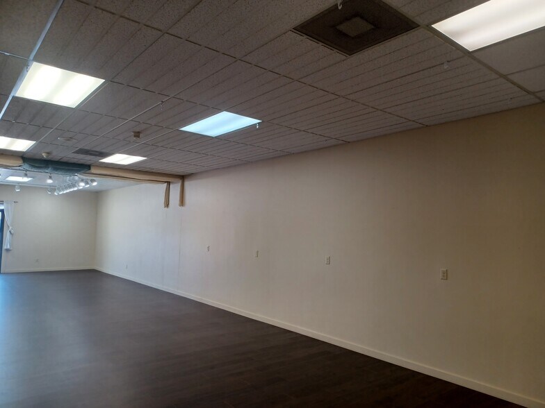 More Photos Of 4035 S 6th St, Klamath Falls General Retail For Sale
