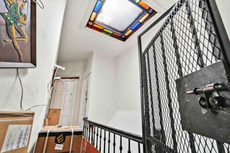 More Photos Of 10617 Jamaica Ave, Richmond Hill General Retail For Sale