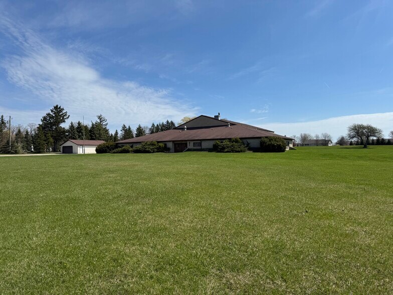 More Photos Of 2525 Oakwood Rd, Oak Creek Schools For Sale