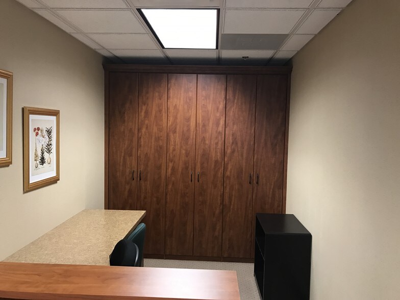 More Photos Of 415 Columbia St, Lafayette Office For Sale