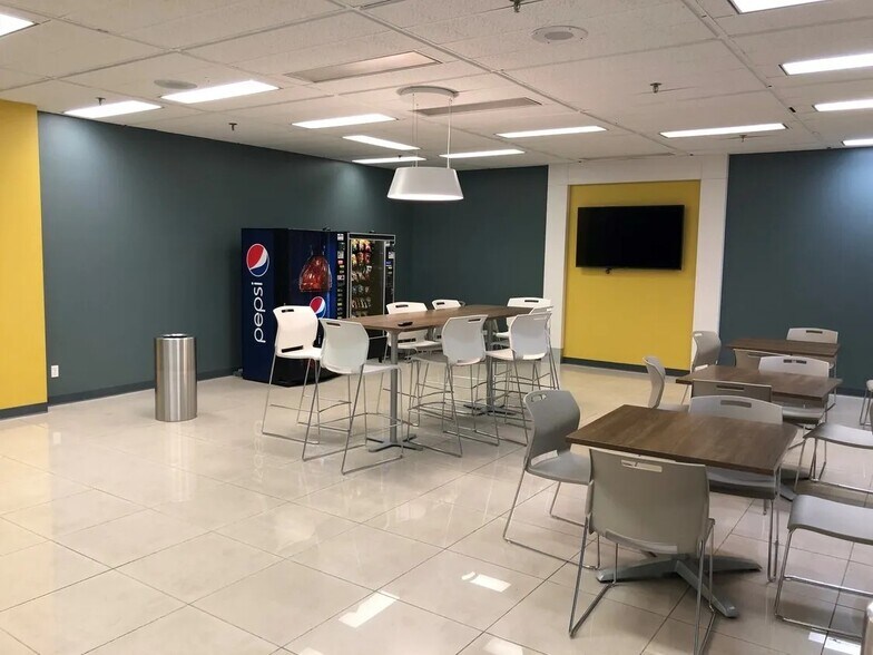 More Photos Of 8585 Broadway, Merrillville Office For Lease