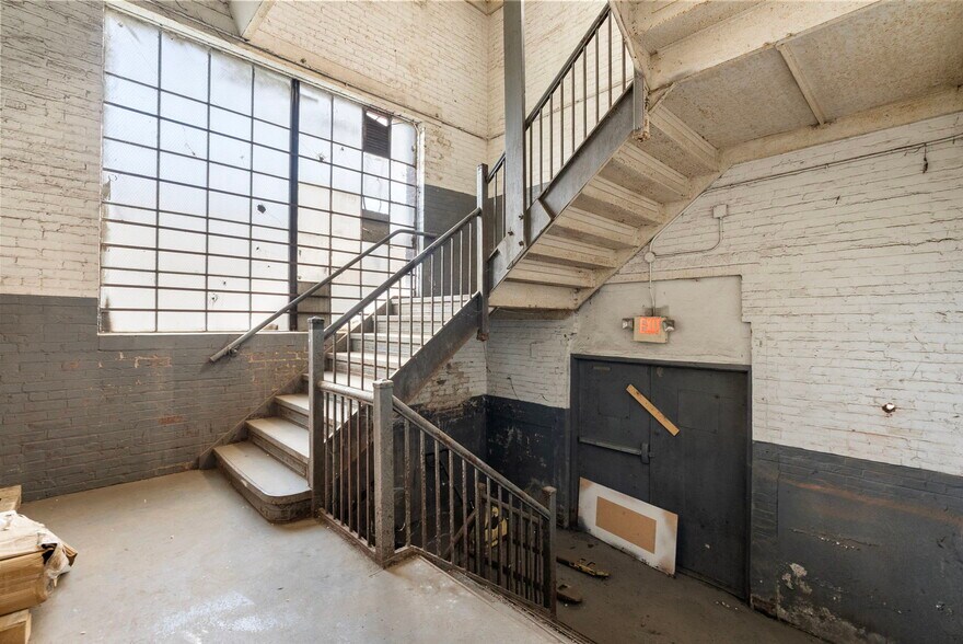 More Photos Of 310 Sherman Ave, Newark Warehouse For Sale