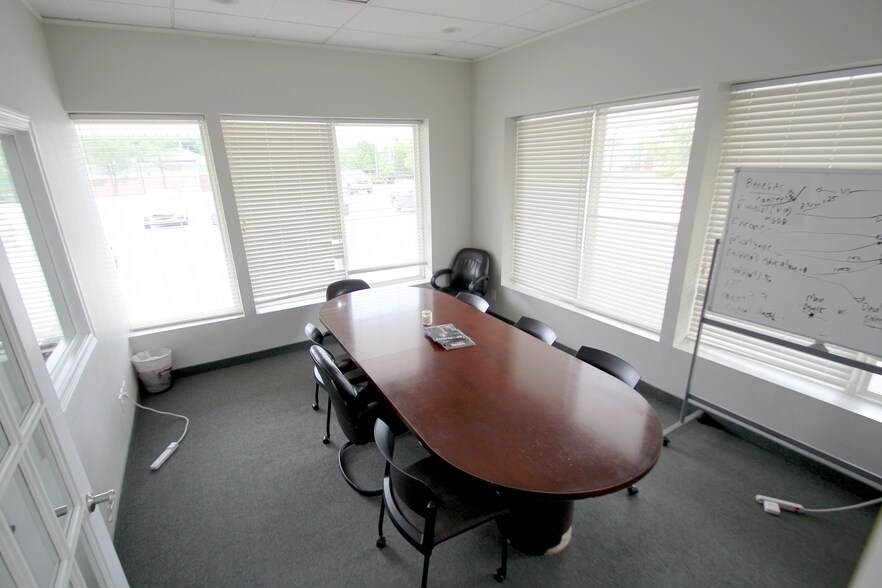 More Photos Of 1132-1152 Pearl Rd, Brunswick General Retail For Lease