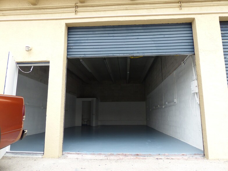 More Photos Of 9807-9808 NW 80th Ave, Hialeah Warehouse For Lease