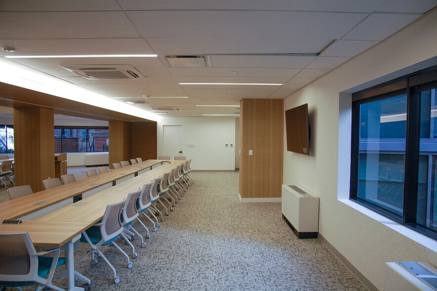 More Photos Of 11 DuPont Cir NW, Washington Office For Lease