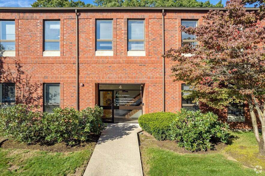 More Photos Of 875 Centerville Rd, Warwick Office For Sale