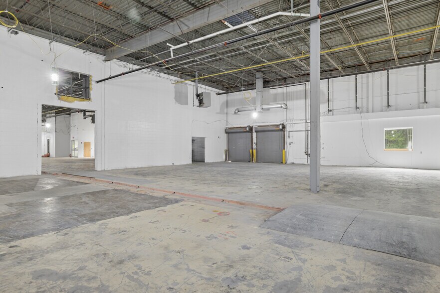 More Photos Of 32 Coslin Dr, Southborough Research And Development For Lease