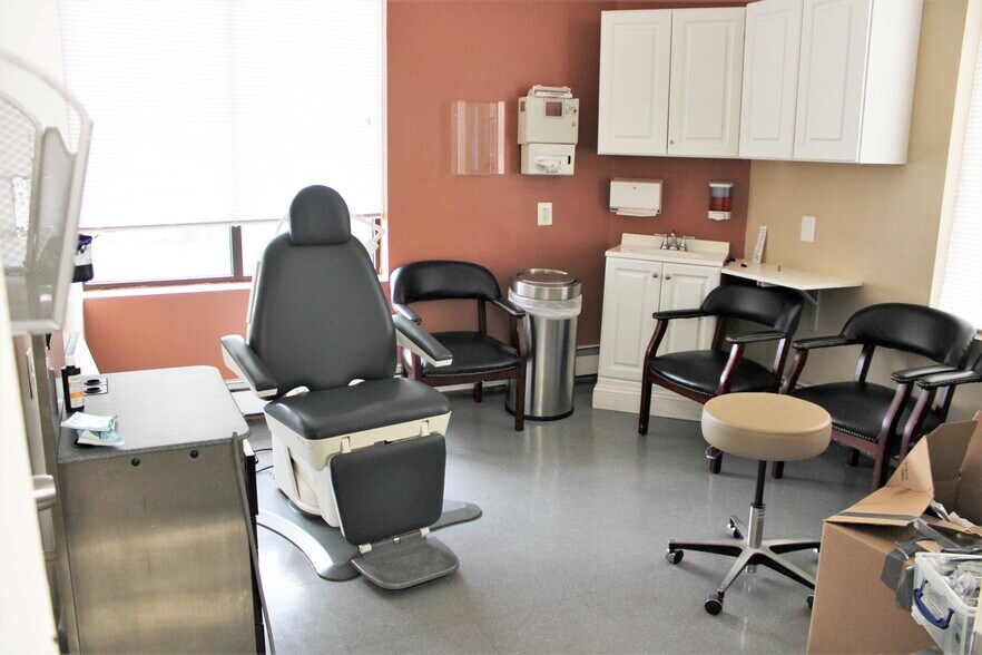 More Photos Of 255 Route 3, Secaucus Medical For Lease