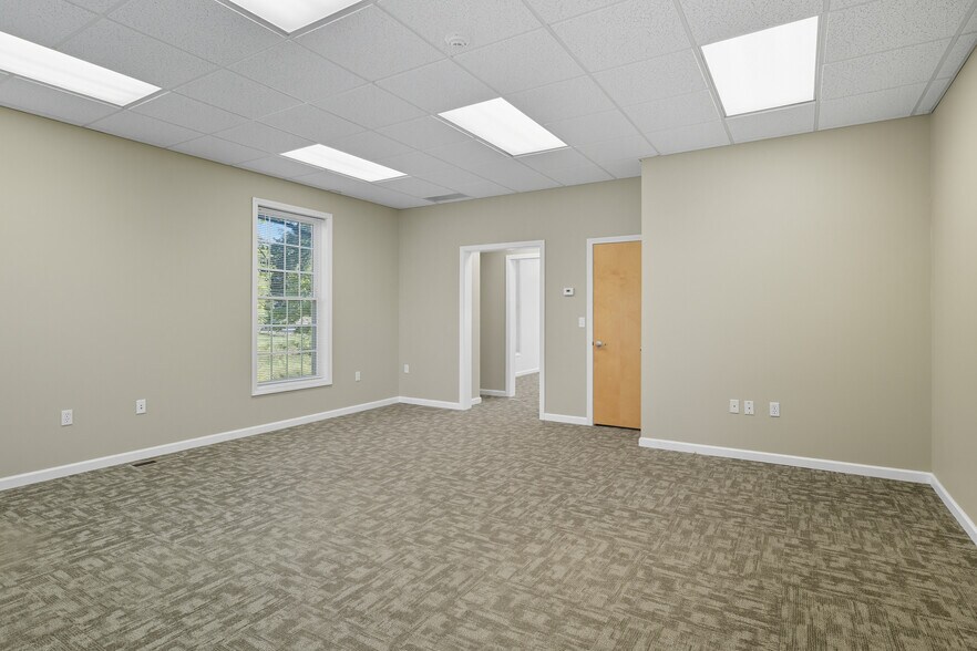 More Photos Of 5 Creamery Brk, East Granby Office For Sale