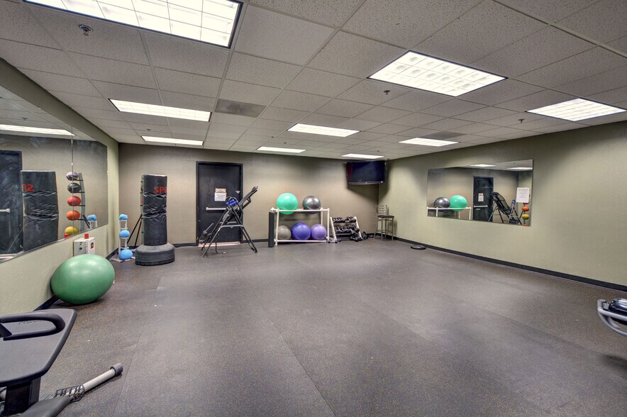 More Photos Of 1048-1052 State Ave, Marysville Storefront For Sale