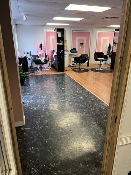 More Photos Of 1906 Parental Home Rd, Jacksonville Storefront For Sale