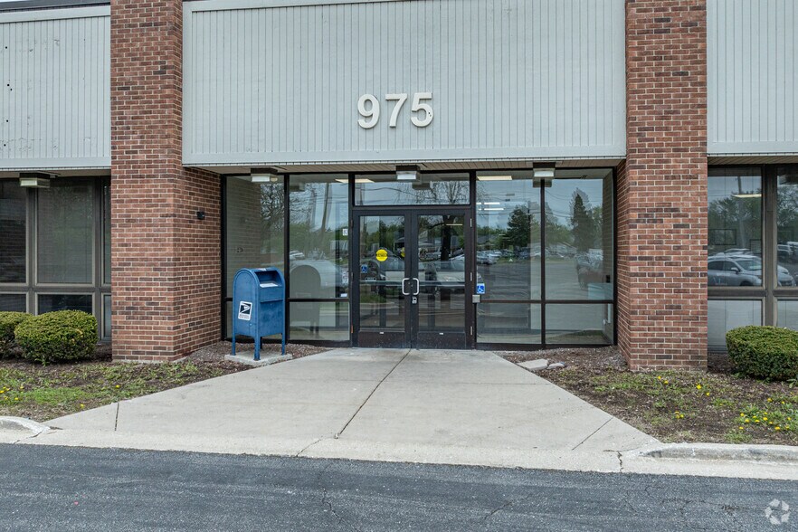 More Photos Of 975 E Nerge Rd, Roselle Office For Lease
