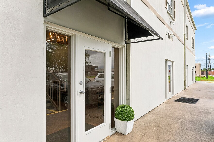 More Photos Of 1616 L And A Rd, Metairie Office For Lease