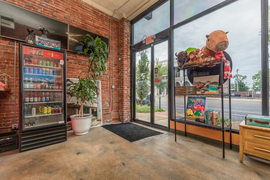 More Photos Of 3131 Olive St, Saint Louis Storefront For Sale
