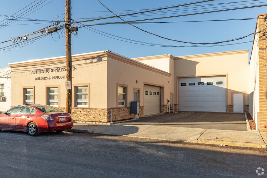 More Photos Of 114 Windsor Ave, Mineola Warehouse For Lease