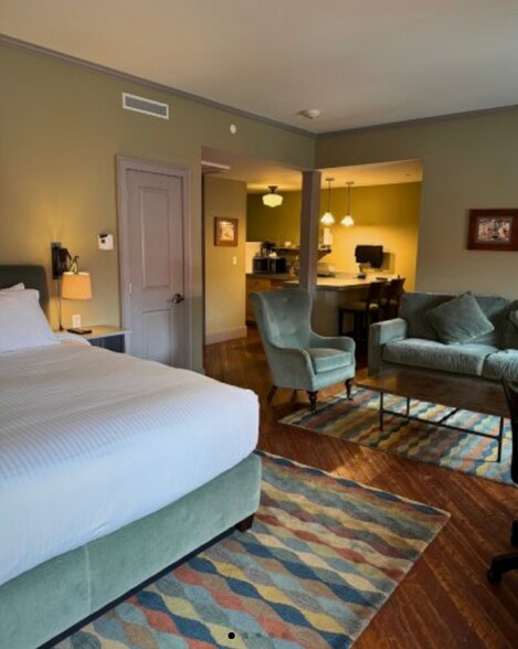 More Photos Of 297 North St, Pittsfield Hotel For Sale