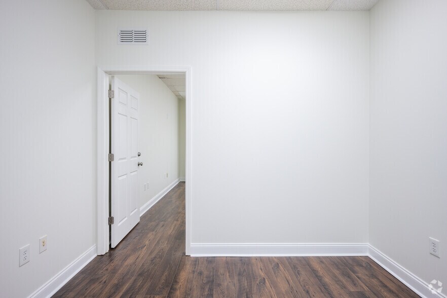 More Photos Of 439 Congaree Rd, Greenville Office For Lease