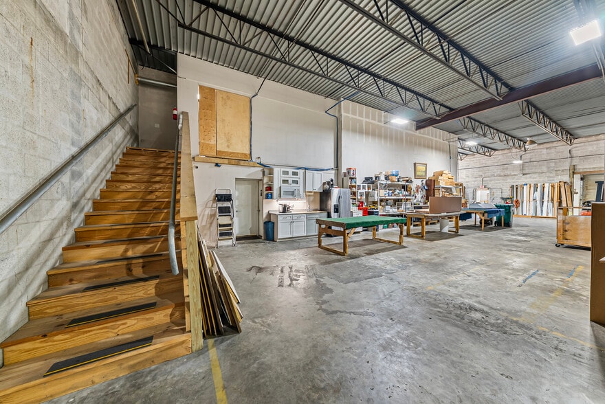 More Photos Of 2330 Bruner Ln, Fort Myers Warehouse For Sale