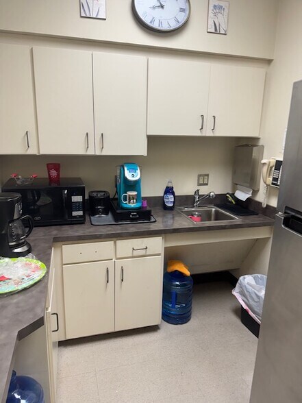 More Photos Of 3823 84th St, Lubbock Office For Sale