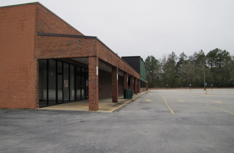 More Photos Of 502 Ashburn Rd, Sylvester General Retail For Lease