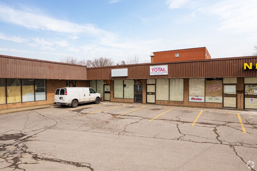 More Photos Of 103-109 Rue Lauzon, Châteauguay Freestanding For Lease