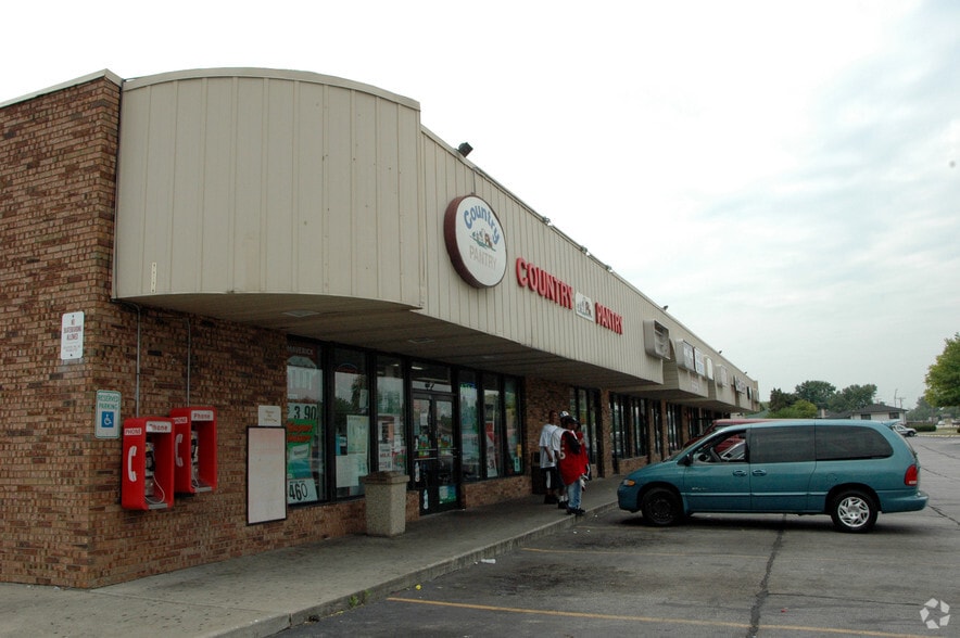 More Photos Of 4001-4015 175th St, Country Club Hills General Retail For Sale