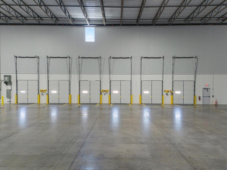 More Photos Of 701-705 Executive Blvd., Valley Cottage Distribution For Lease