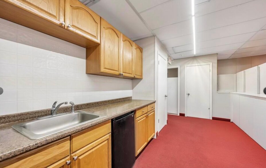 More Photos Of 600 Hicksville Rd, Bethpage Medical For Sale