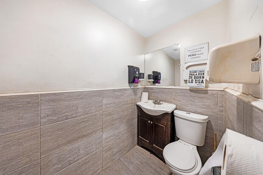 More Photos Of 7955 W 20th Ave, Hialeah Warehouse For Sale