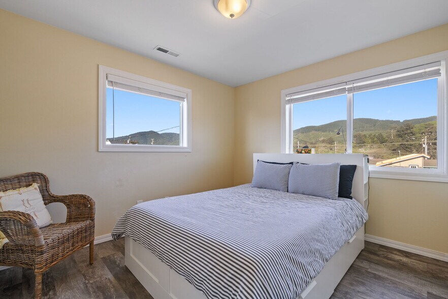 More Photos Of 259 S Pacific St, Rockaway Beach Specialty For Sale