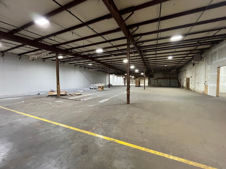 More Photos Of 9479 S Main St, Jonesboro Manufacturing For Lease